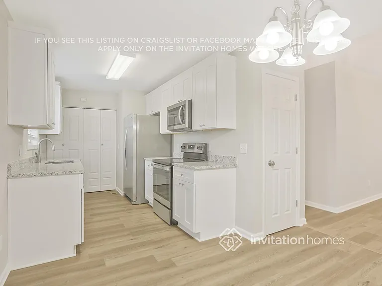 3335 Catalina Dr — Photo 9
