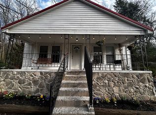 8955 Gatewood Rd, Fayetteville, WV 25840