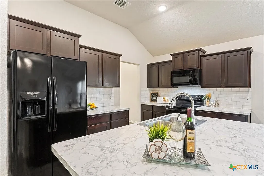 4 bed, 1887 sqft, $1,800 — Photo 3