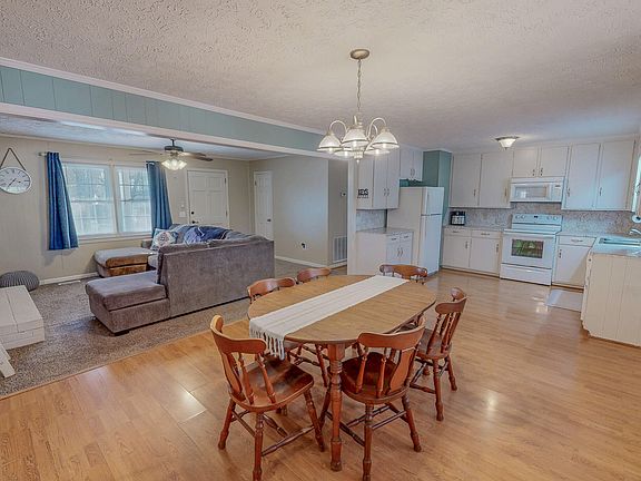 4th image of 54 Hillcrest Ave