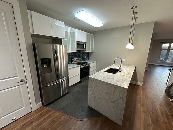 2nd image of 1101 W 1st St APT 215