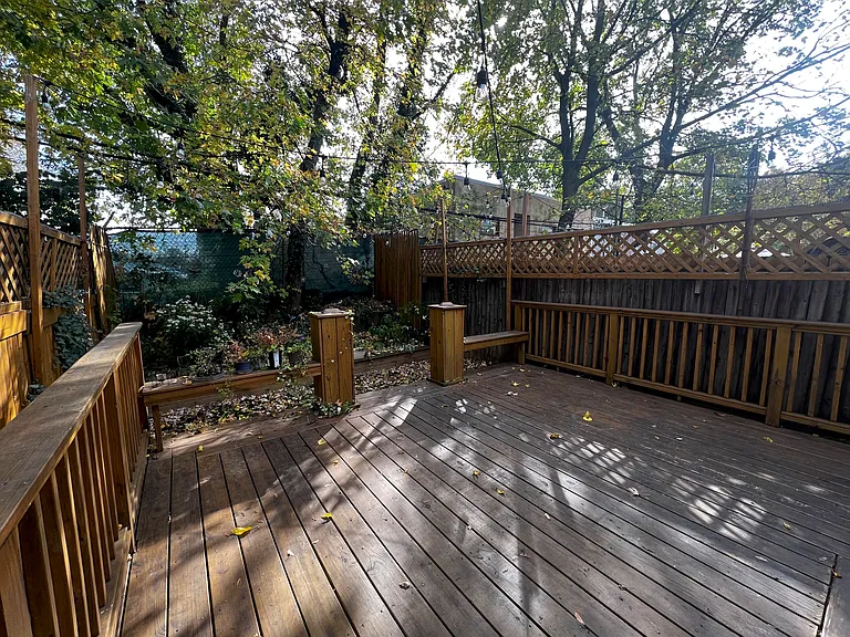 248 E Queen Ln — Photo 15