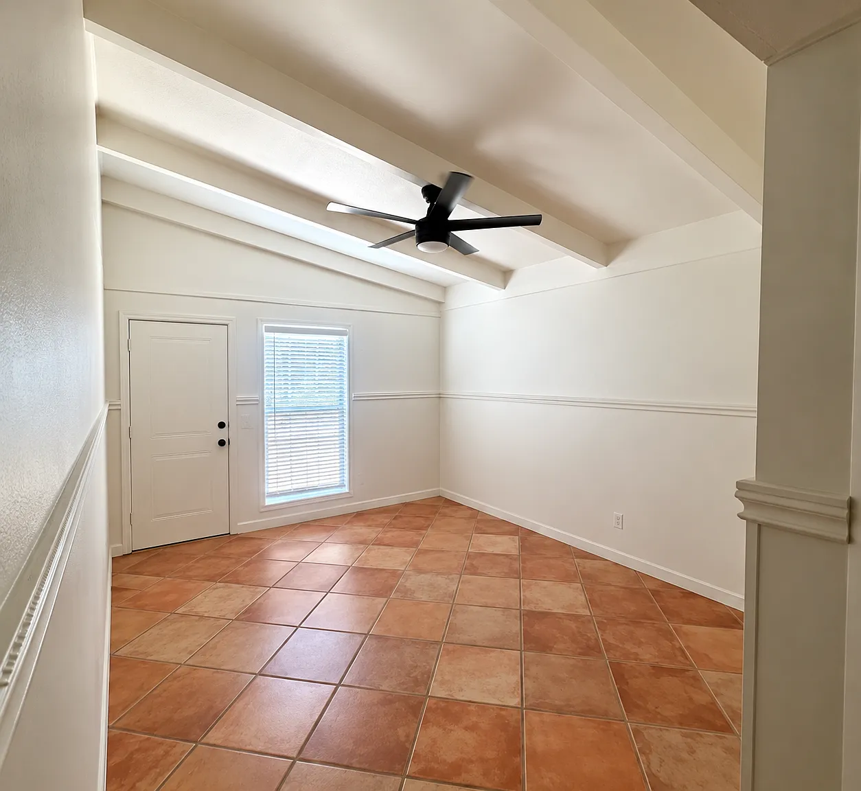 2 bed, 816 sqft, $1,550 — Photo 1
