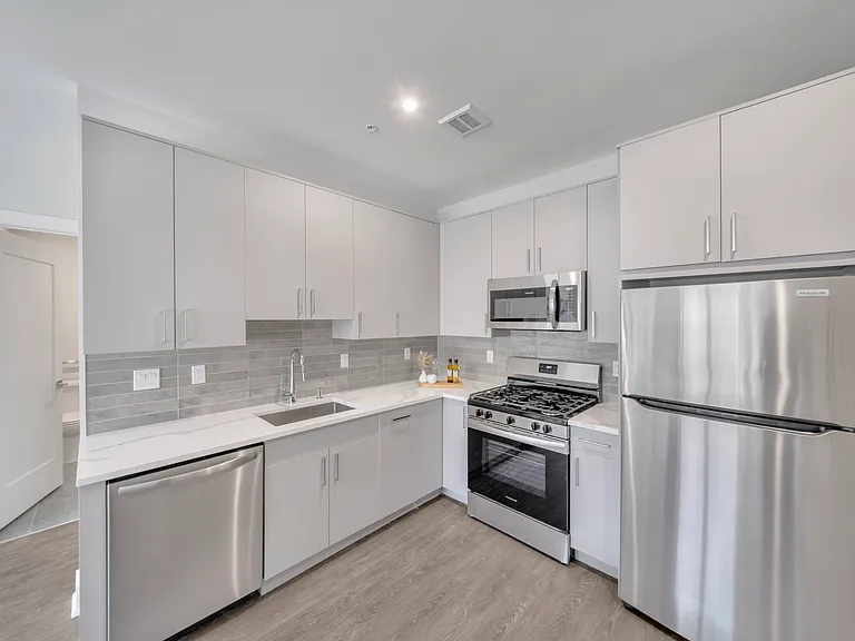 491 Walker St #3F — Photo 10