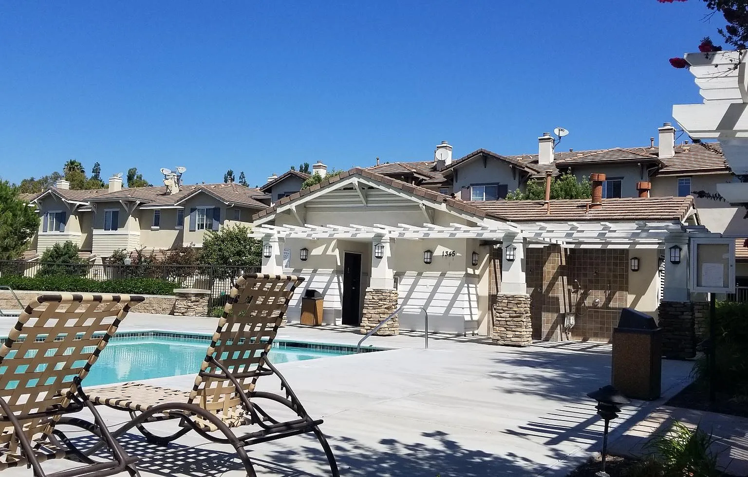 3 bed, 2.5 bath, 1400 sqft, $3,895 — Photo 2