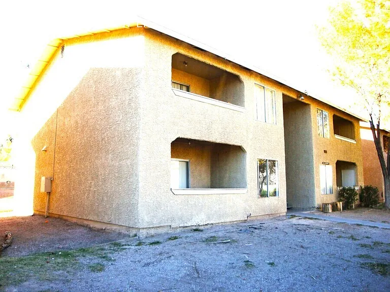2785 Twistingbow Ln #B — Photo 7