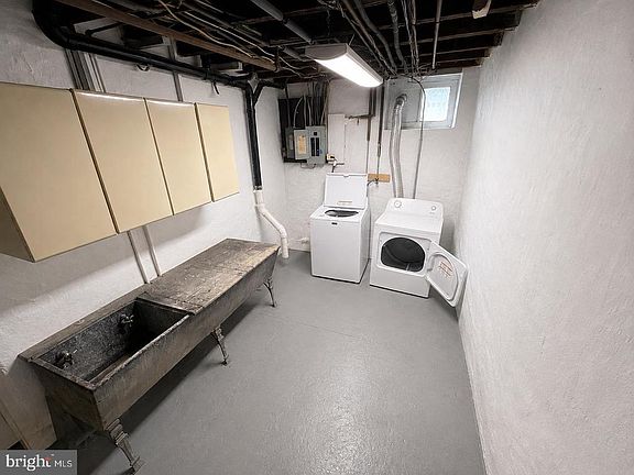 5th image of 834 Centre Ave 3