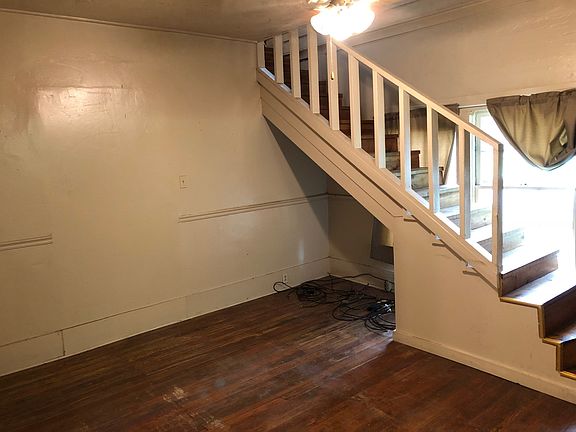 3rd image of 712 E Vine St #C