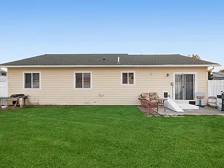 7 Darlene Rd — Photo 25