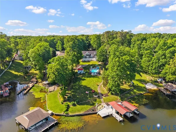 20149 Oak River Ct, South Chesterfield, VA 23803