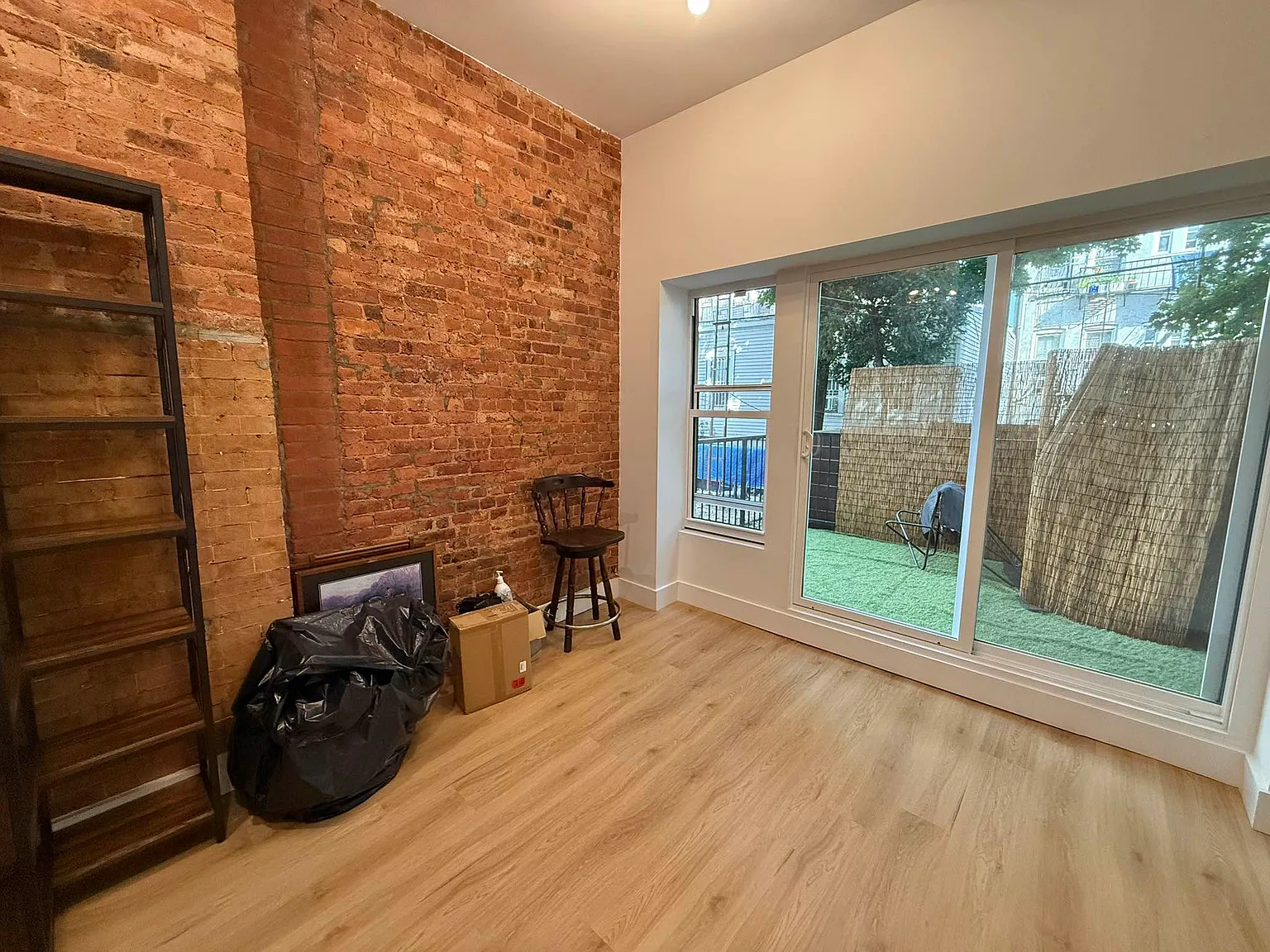 1578 De Kalb Avenue — Photo 4