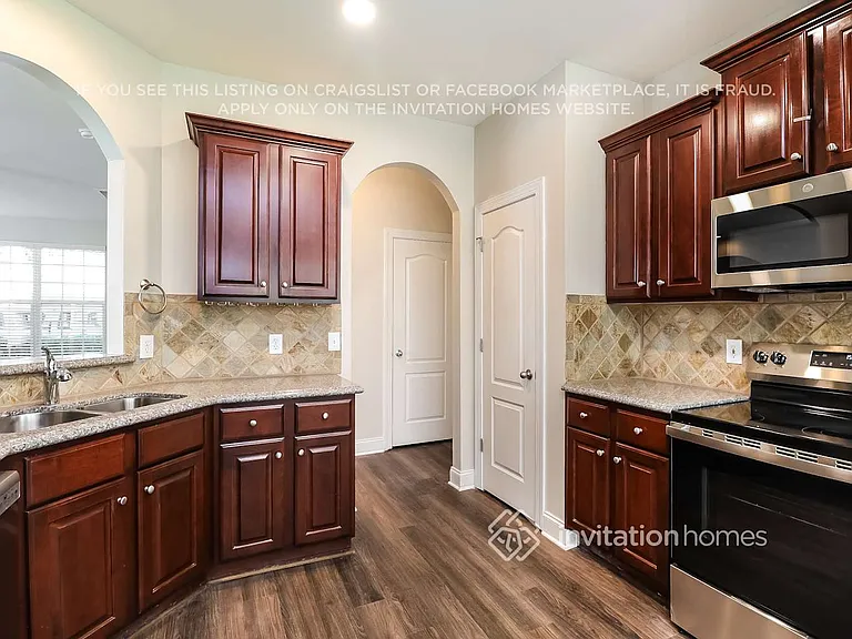 13100 Windy Lea Ln — Photo 9