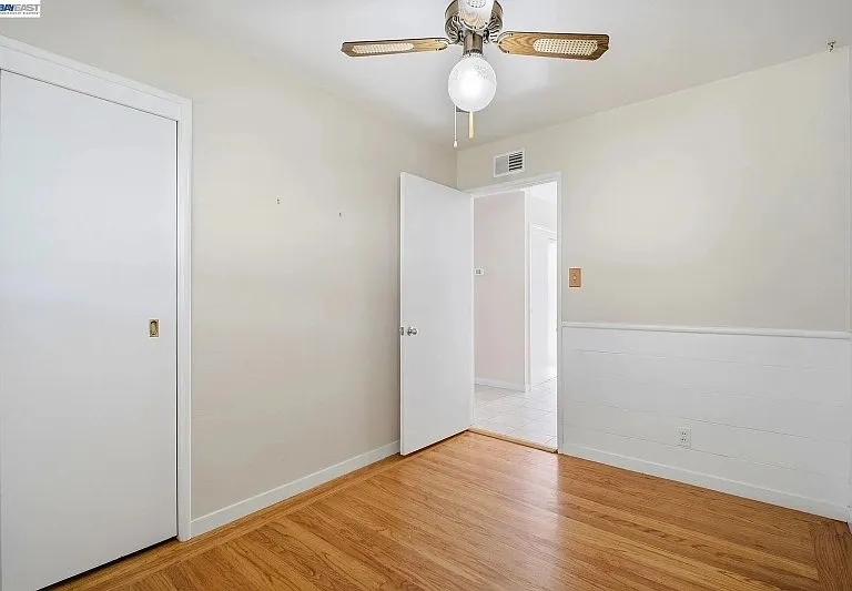 930 Castle St — Photo 12