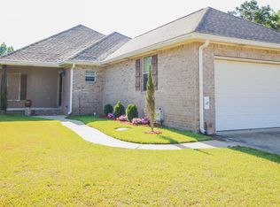 11 Beauregard Dr, Hattiesburg, MS 39402