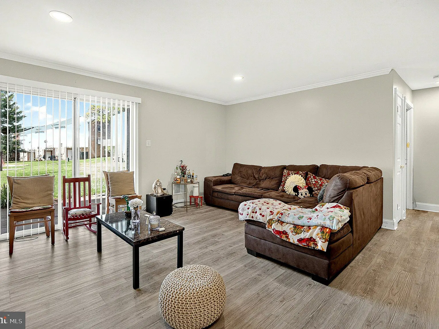 2 bed, 1.0 bath, 1054 sqft, $2,000 — Photo 4