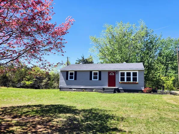 2841 Redd Shop Rd, Farmville, VA 23901