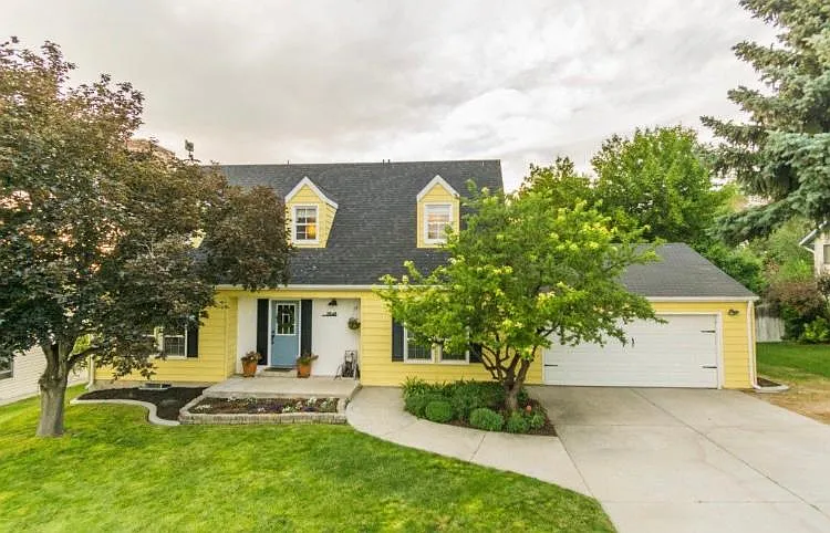 2848 Lois Ln
