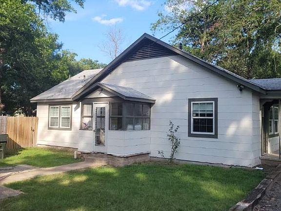 3rd image of 3021 N Texas Ave