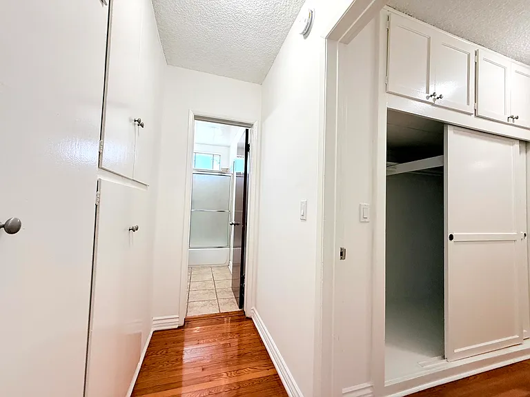 956 Wilcox Avenue — Photo 12