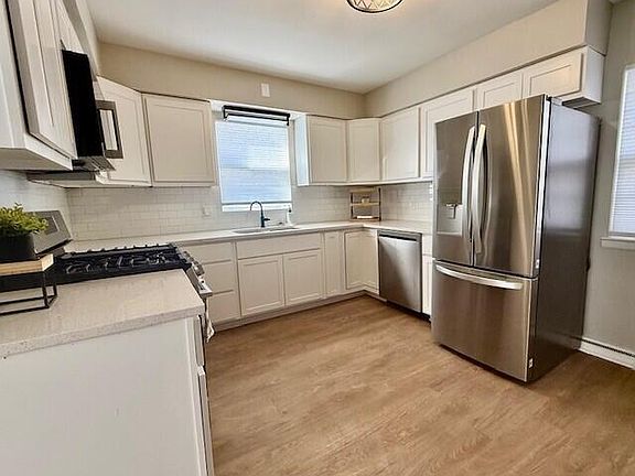5th image of 3332 Mona St