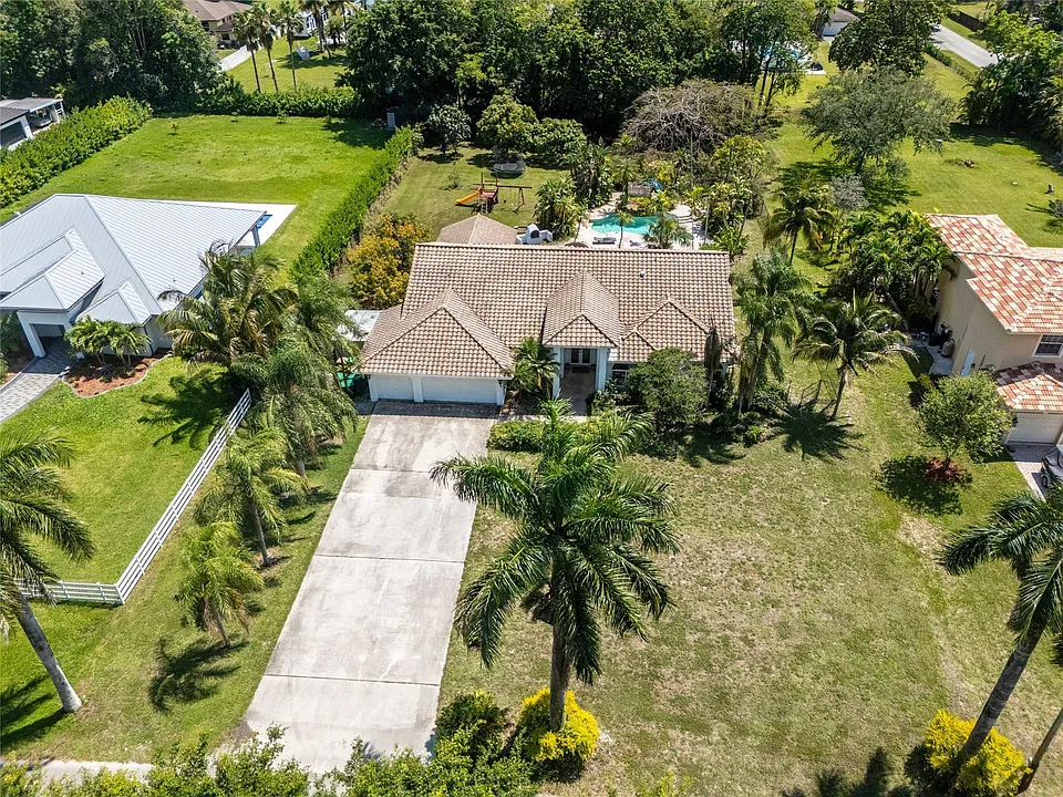 14463 SW 16th Ct