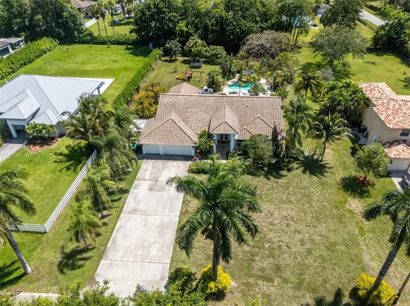 14463 SW 16th Ct, Davie, FL 33325