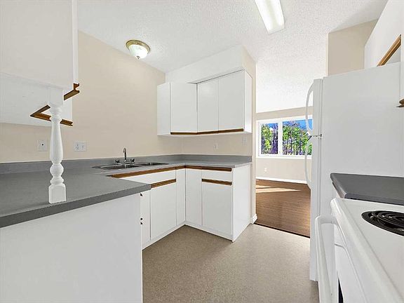4th image of 5 N 97th Ave