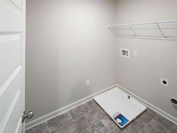 4th image of 1494 Townsend Ct