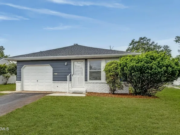 7 Bonasse Street, Toms River, NJ 08757