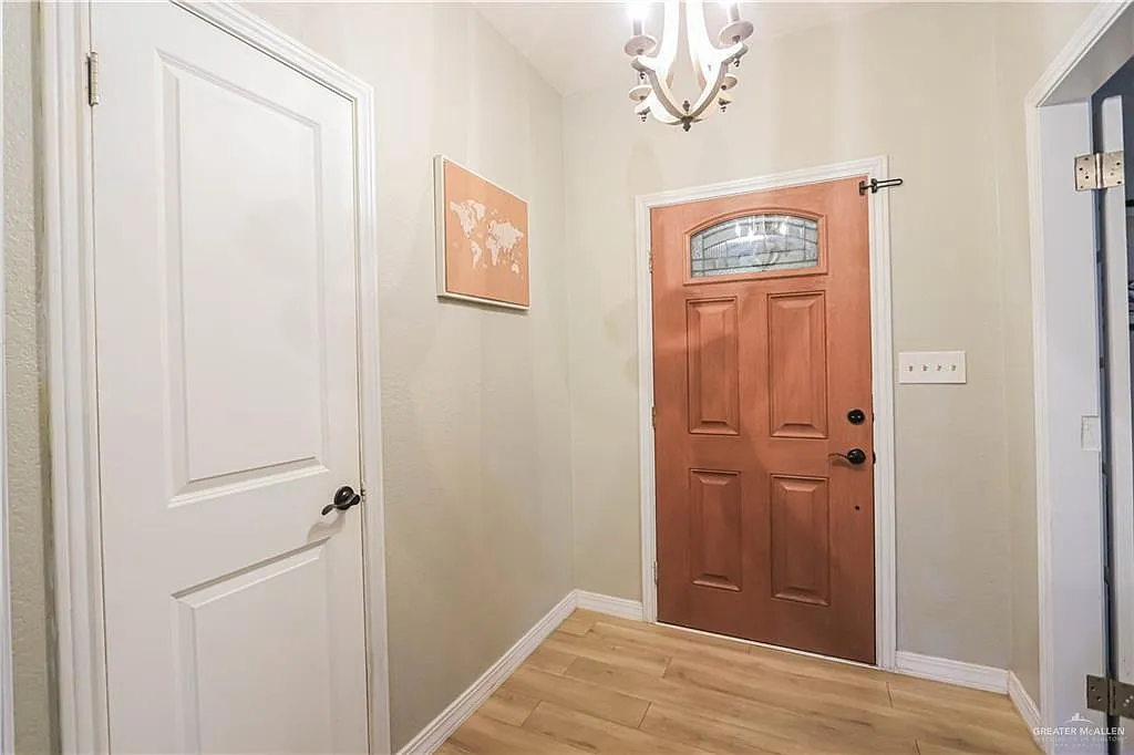 3 bed, 2.5 bath, 2060 sqft, $2,875 — Photo 4