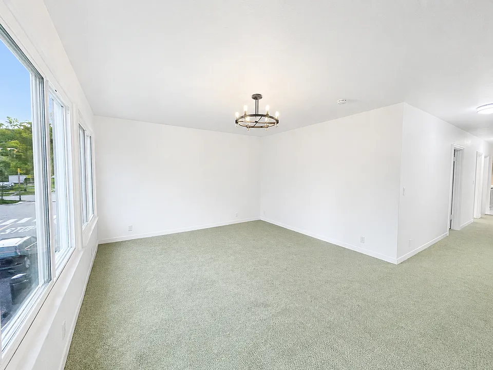 Large lightfulled living room with new carpet