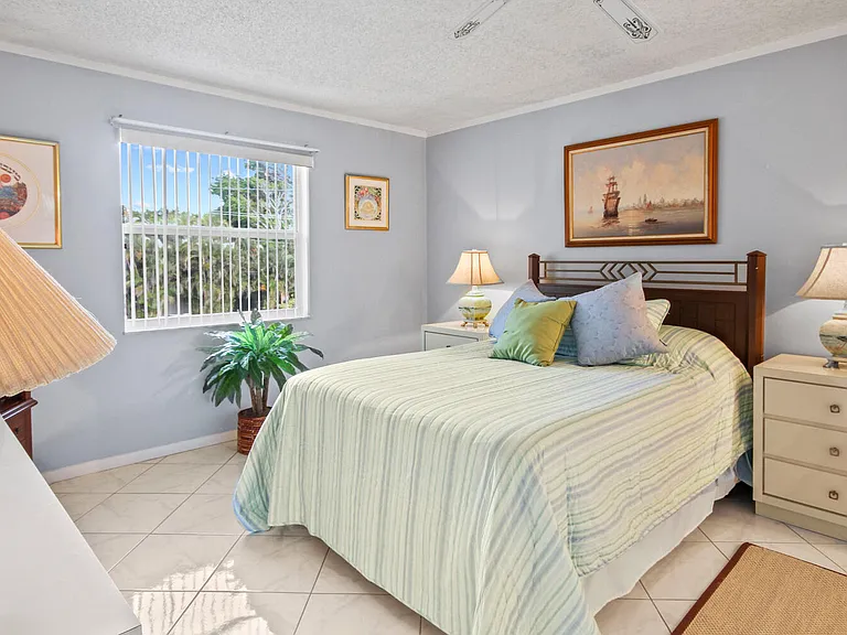 1001 Flame Vine Ave #202 — Photo 14