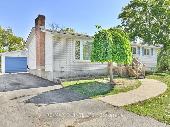 53 Water St, Quinte West, ON K8V 4M1