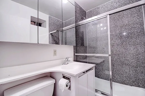 Rented by Urbane Brokerage | media 10