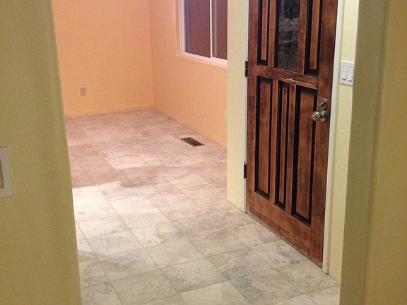 3rd image of 423 Townsend Dr