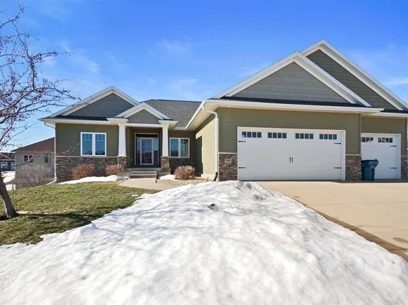909 Aster Ct, Fairfax, IA 52228