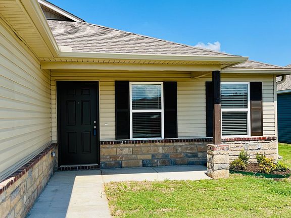 3rd image of 1028 E Sterling Ct