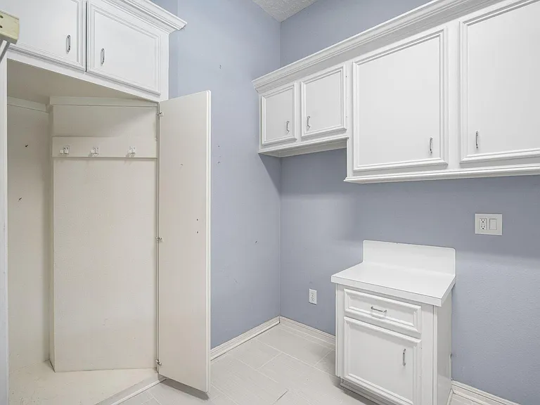 118 Hillsborough Dr W — Photo 21