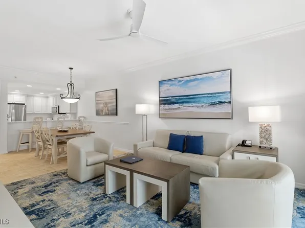 221 9th St S #123, Naples, FL 34102