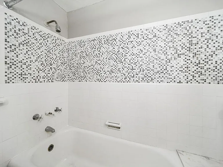 The Carlyle — Photo 19