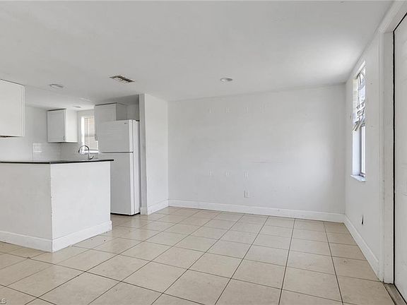 3rd image of 5326 Dixie DR