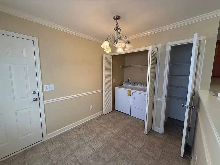 607 Westpark Ct — Photo 6