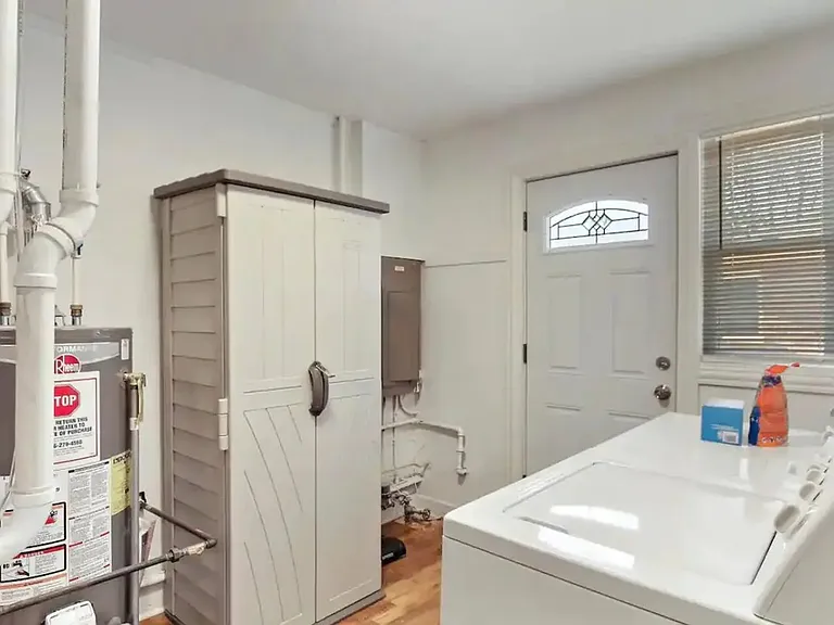 841 E Rockland Rd — Photo 28