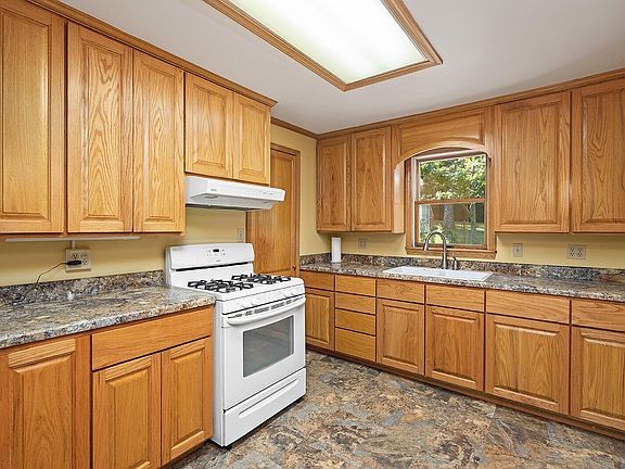 2nd image of 758 Bartlett Dr