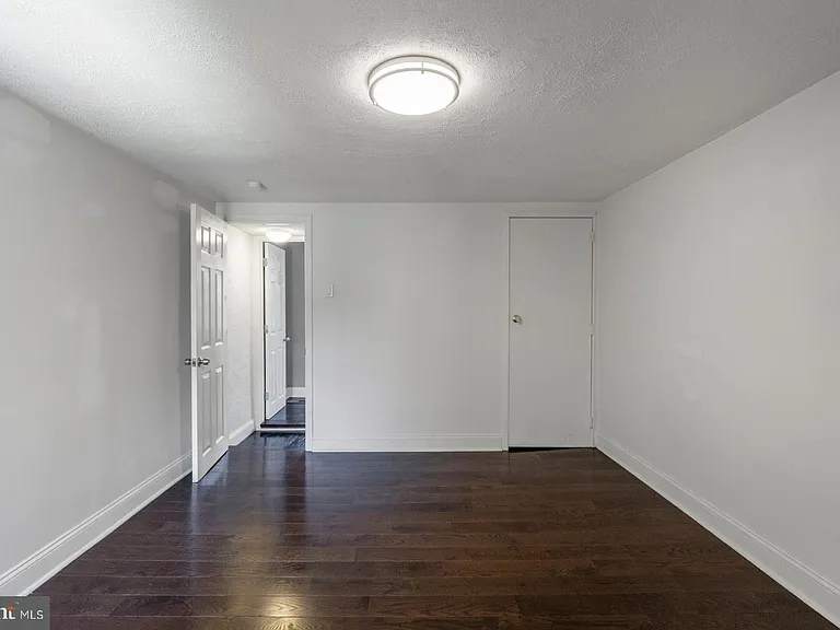 2564 Collins St — Photo 18