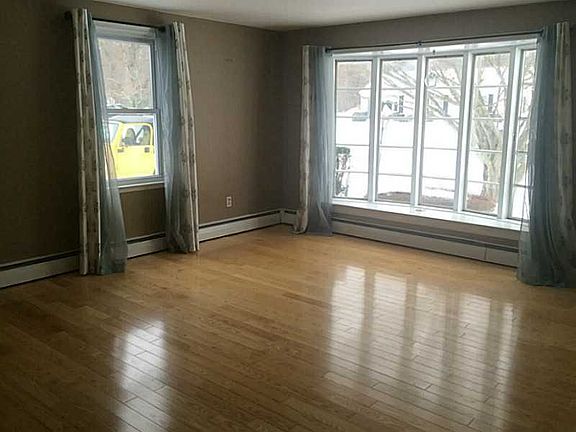 3rd image of 15 Sweet Fern Dr