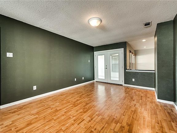 4th image of 2314 Eastgate Dr