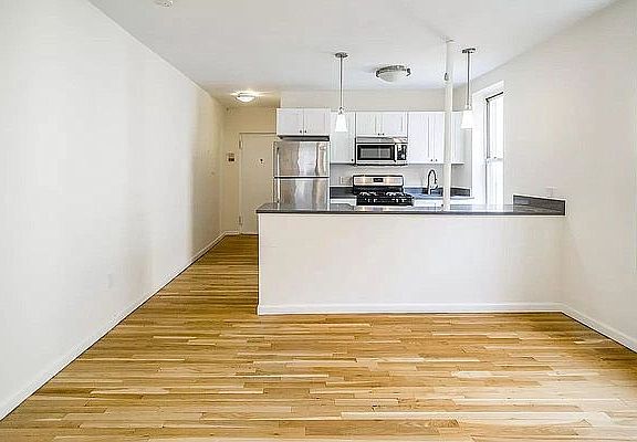 2nd image of 328 W 96th St APT 5A