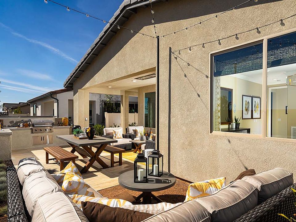 Avid Residence 2 - Backyard