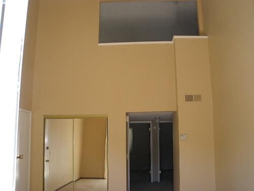 5th image of 385 Eldridge Ave